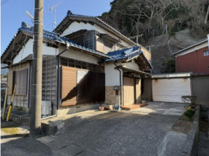 勝浦市浜勝浦、中古一戸建ての外観画像です