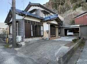 勝浦市浜勝浦、中古一戸建ての外観画像です