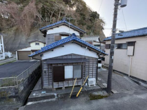 勝浦市浜勝浦、中古一戸建ての外観画像です