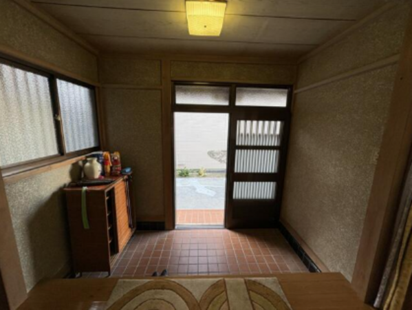 勝浦市浜勝浦、中古一戸建ての玄関画像です