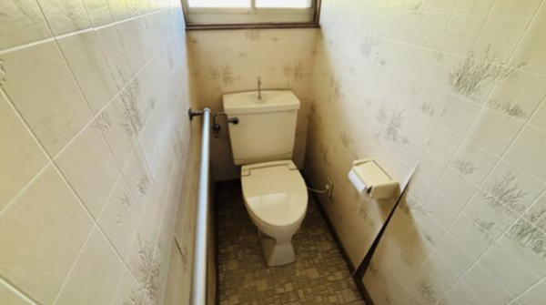 いすみ市小沢、中古一戸建てのトイレ画像です