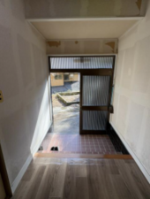 勝浦市吉尾、中古一戸建ての玄関画像です