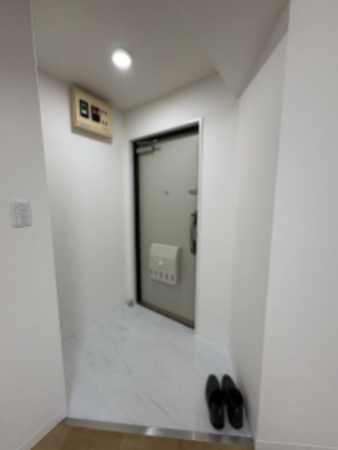 勝浦市墨名、マンションの玄関画像です