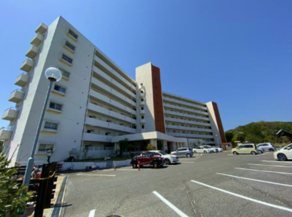 勝浦市墨名、マンションの外観画像です