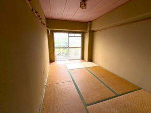 勝浦市沢倉、マンションの画像です