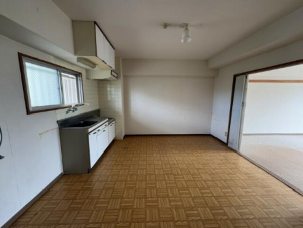 勝浦市沢倉、マンションの画像です