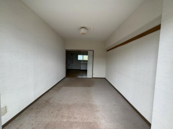 勝浦市沢倉、マンションの画像です