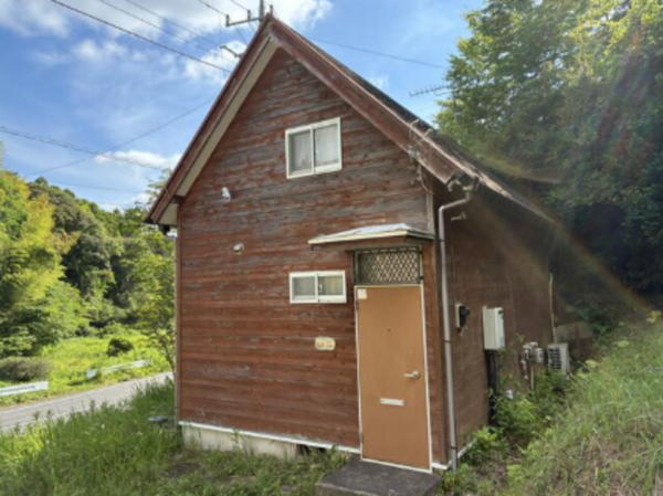 勝浦市中倉、中古一戸建ての外観画像です