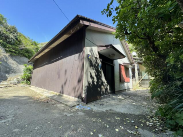 勝浦市串浜、中古一戸建ての外観画像です
