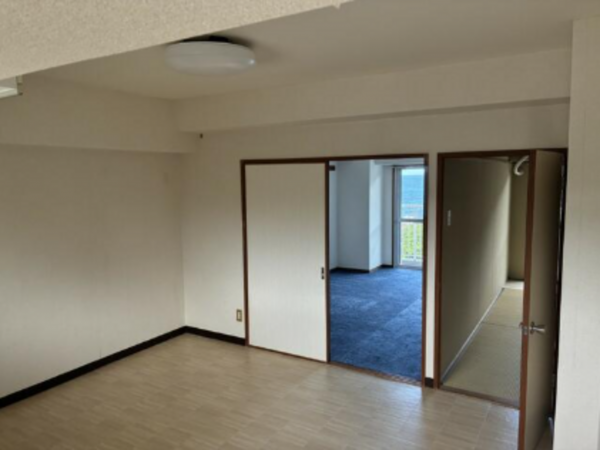 勝浦市沢倉、マンションの画像です