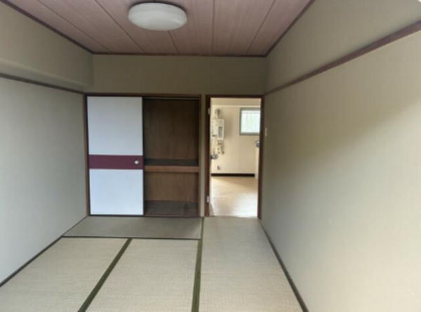勝浦市沢倉、マンションの画像です