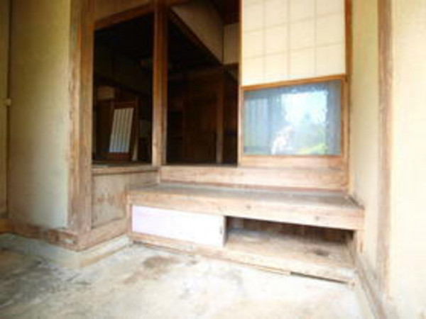 夷隅郡御宿町実谷、中古一戸建ての玄関画像です