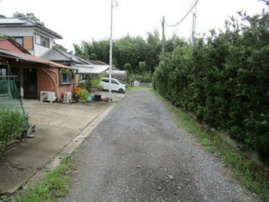 いすみ市日在、中古一戸建ての前面道路を含む現地写真画像です