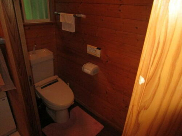 いすみ市日在、中古一戸建てのトイレ画像です