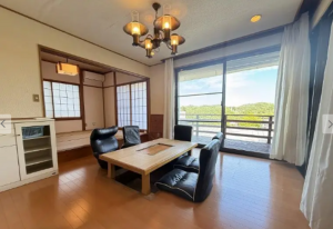 勝浦市守谷、中古一戸建ての画像です
