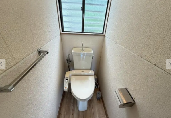 勝浦市守谷、中古一戸建てのトイレ画像です