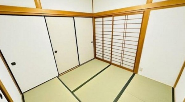 貝塚市新井、中古一戸建ての居間画像です