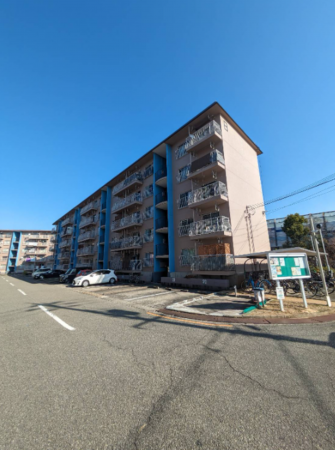 貝塚市澤、マンションの画像です