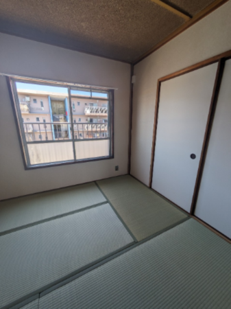 貝塚市澤、マンションの画像です