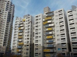 貝塚市二色、マンションの画像です