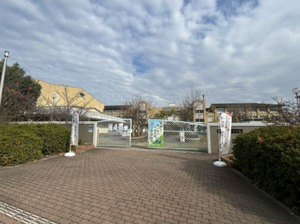 貝塚市二色、マンションの画像です