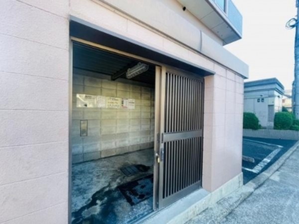貝塚市加治、マンションの画像です