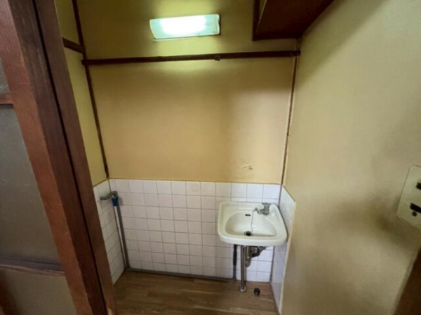 泉佐野市新安松、中古一戸建ての画像です