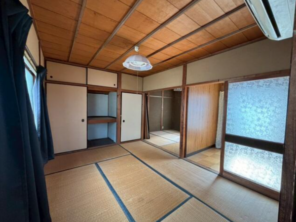 泉佐野市新安松、中古一戸建ての画像です