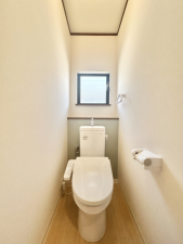 泉佐野市泉ケ丘、中古一戸建てのトイレ画像です