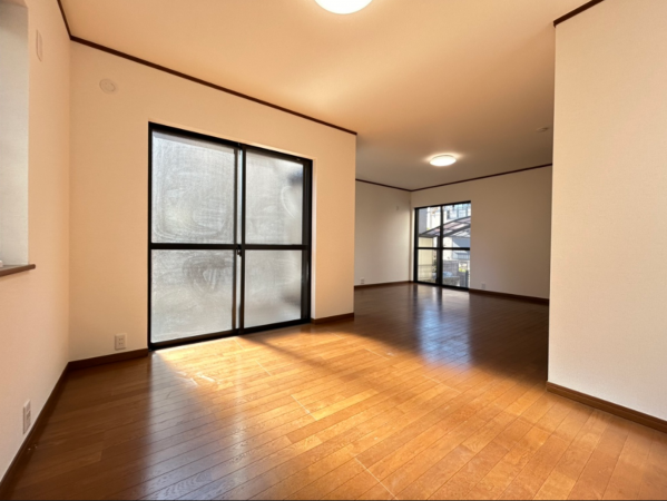 泉佐野市泉ケ丘、中古一戸建ての居間画像です