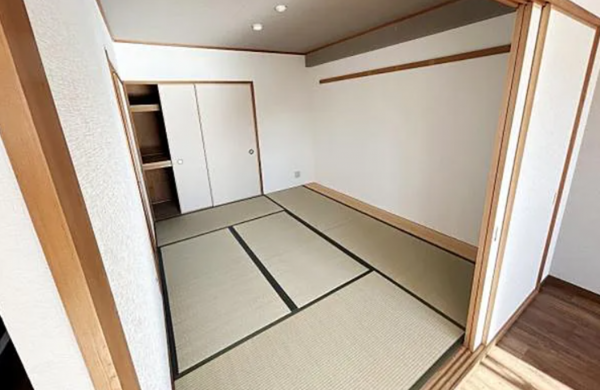泉佐野市高松西、マンションの画像です