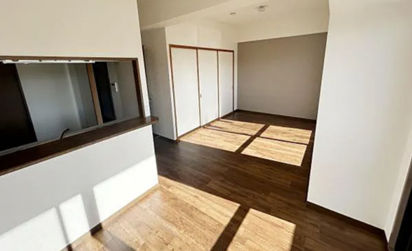 泉佐野市高松西、マンションの画像です