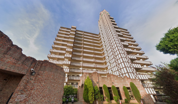 泉佐野市鶴原、マンションの画像です