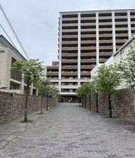 泉佐野市市場西、マンションの外観画像です