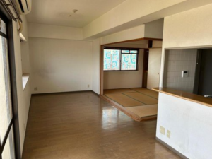 泉佐野市鶴原、マンションの画像です