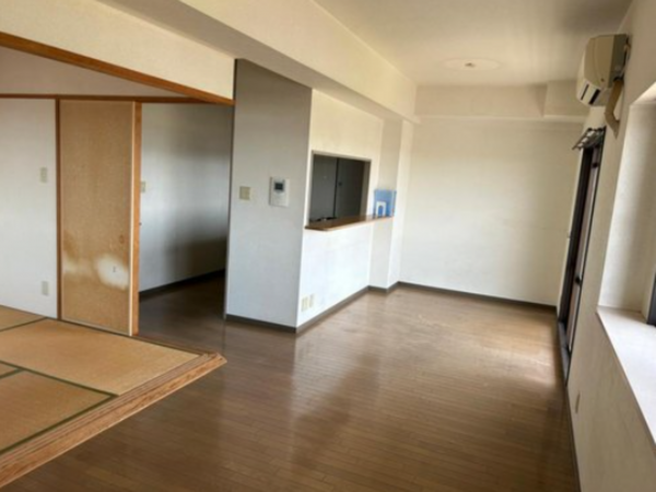 泉佐野市鶴原、マンションの画像です