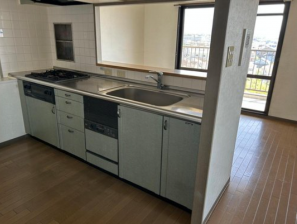 泉佐野市鶴原、マンションの画像です