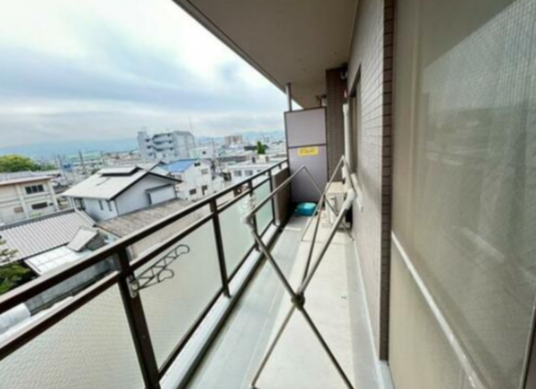 泉佐野市鶴原、マンションの画像です