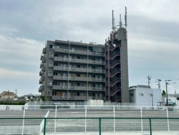 泉佐野市鶴原、マンションの画像です