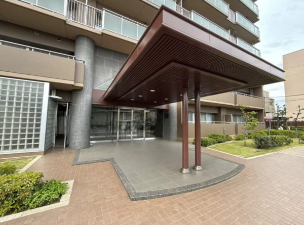 貝塚市窪田、マンションの画像です