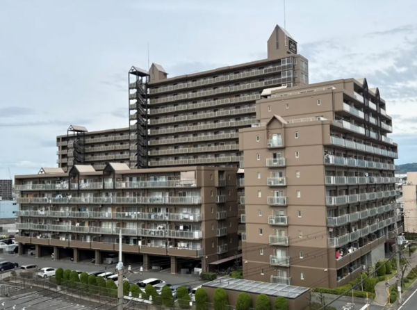 貝塚市窪田、マンションの画像です