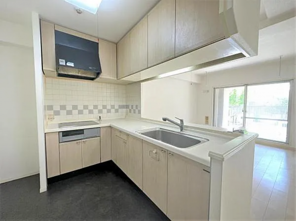 貝塚市二色、マンションの画像です