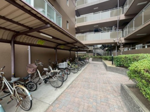 貝塚市窪田、マンションの画像です