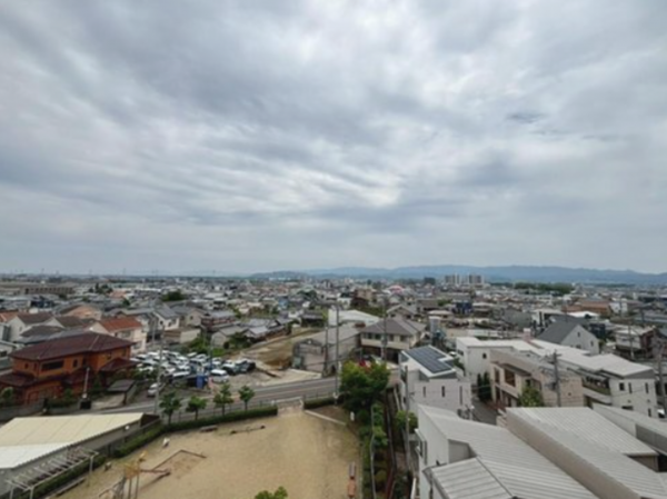 貝塚市窪田、マンションの画像です