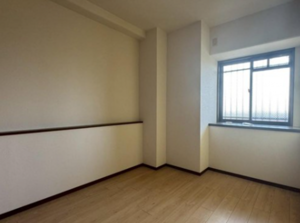 貝塚市澤、マンションの画像です