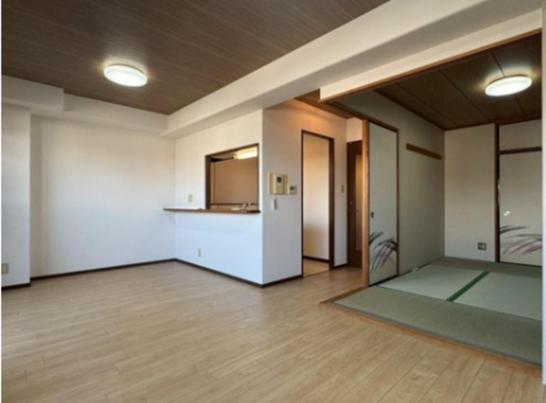 貝塚市澤、マンションの画像です