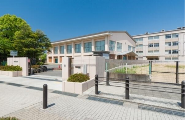 泉佐野市高松東、中古一戸建ての画像です