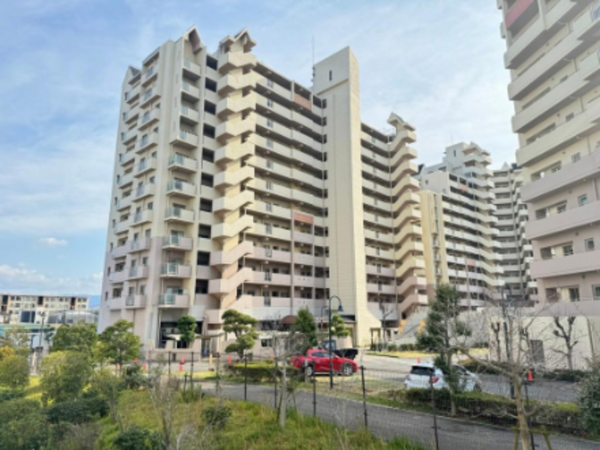 岸和田市港緑町、マンションの画像です