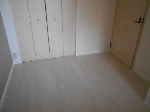 岸和田市港緑町、マンションの画像です