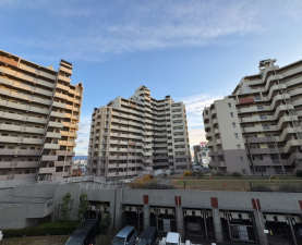 岸和田市港緑町、マンションの画像です